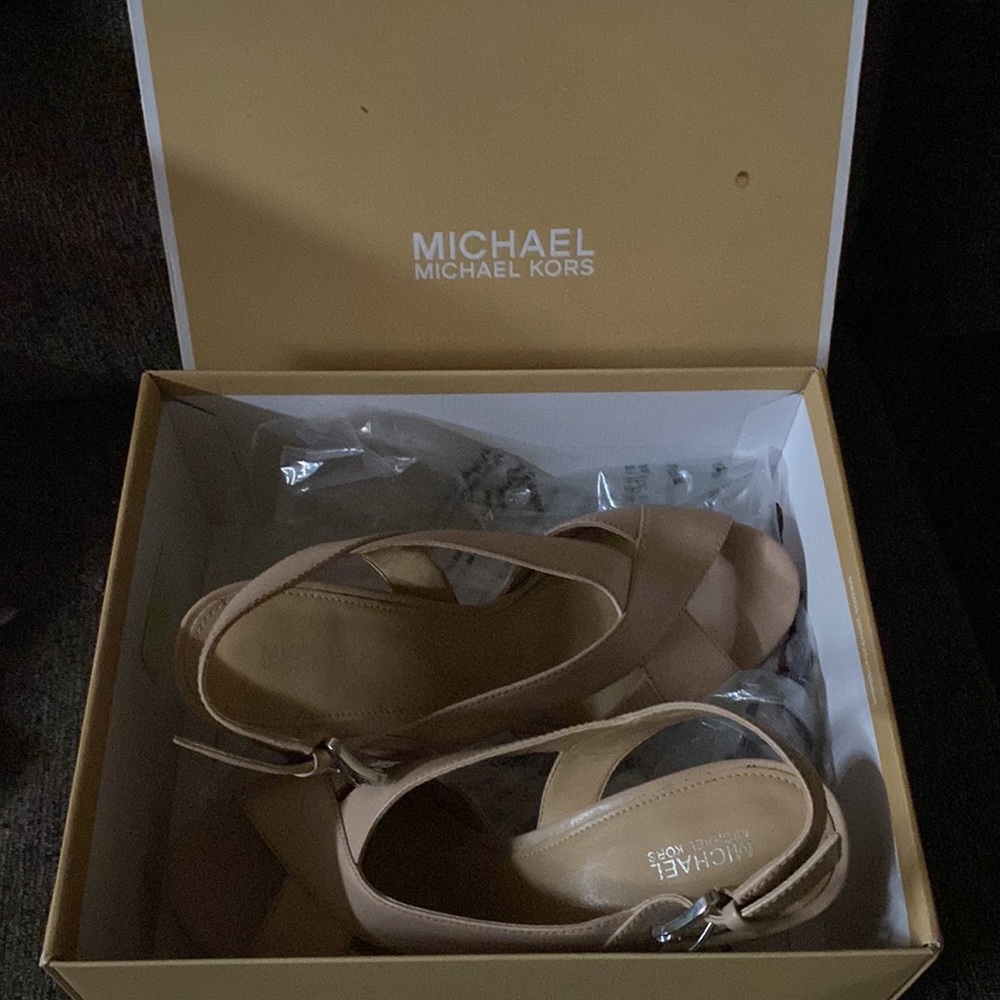Lightly worn Michael Kors low heel sandals - Picture 4 of 4